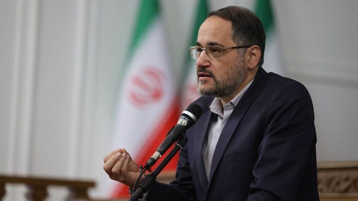 انتقادات صریح نگاهداری از شرکت‌داری و عملکرد شرکت‌های بخش عمومی/ بیش از ۹۰ درصد پتروشیمی و پالایش نفت در کنترل بخش عمومی است