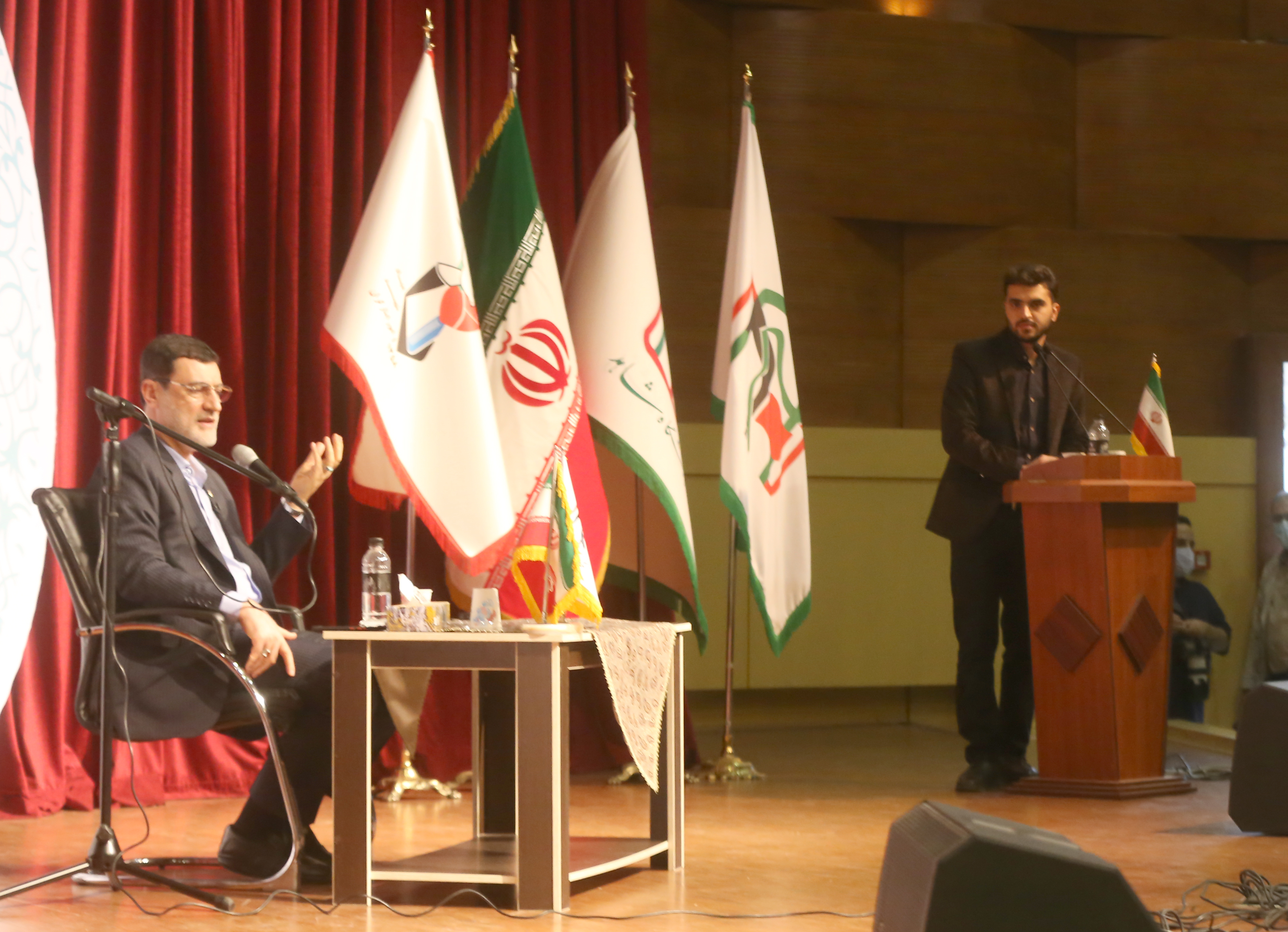 گفت‌وگوی رئیس بنیاد شهید و امور ایثارگران با دانشجویان دانشگاه شاهد به مناسبت روز دانشجو