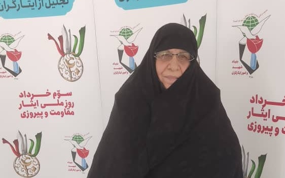 مادر شهید سوم خرداد 61 «مجید خندالی»: جوانان شهدا را الگو قرار دهند/ راه شهیدان ما روشن است