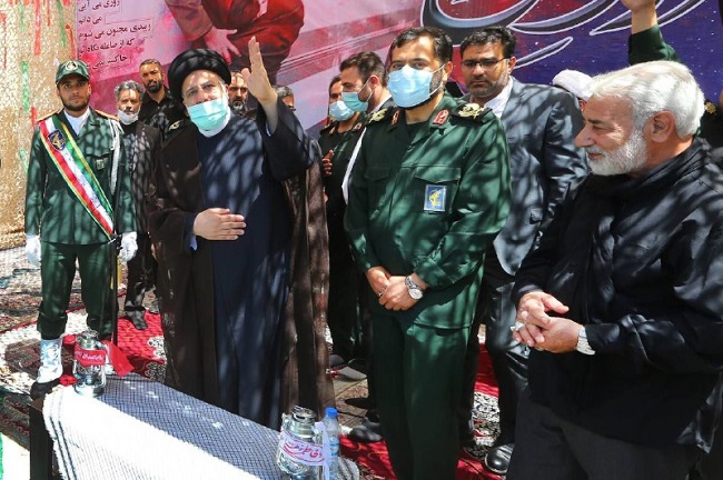 عکس/حضور رئیس جمهور در مراسم تشییع دو شهید گمنام
