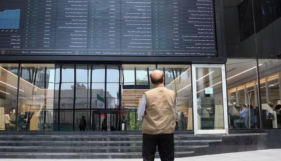 پیش‌بینی بورس فردا؛ خودرو شاخص کل را بکسل می‌کند؟
