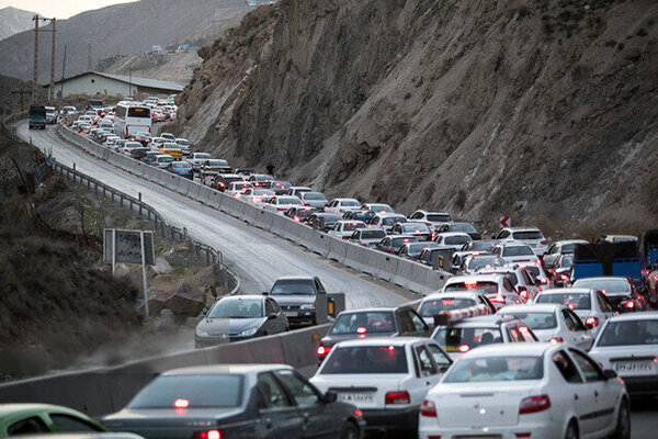 انسداد فصلی 4 محور در جاده‌های مواصلاتی کشور/ بار ترافیکی کرج-تهران سنگین شد
