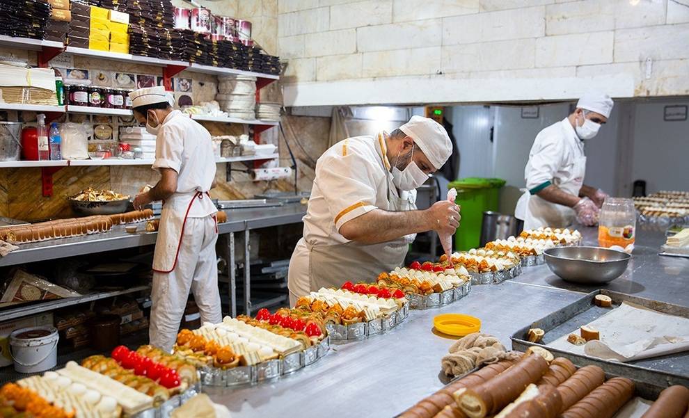 قیمت انواع شیرینی در آستانه شب یلدا
