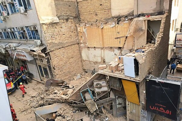 جزئیات ریزش ساختمان قدیمی دو طبقه در خیابان ملت