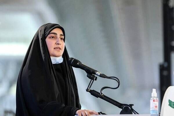 دختر شهید سلیمانی: دشمنان بدانند که این شهادت‌ها به مردم ما انگیزه می‌دهد