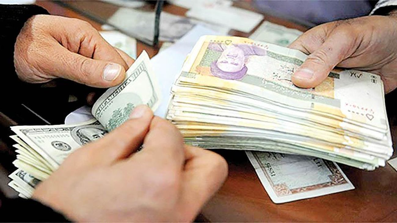 12 تشکل دانشجویی از مخبر خواستند درباره تصیمات ارزی با مردم گفت‌وگو کند

