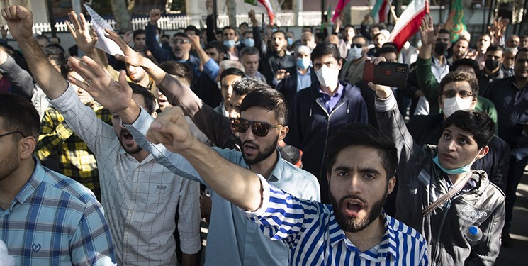 مــردم انقــلابی ایران در محکومیت دخالت دولت‌های غربی راهپیمایی کردند