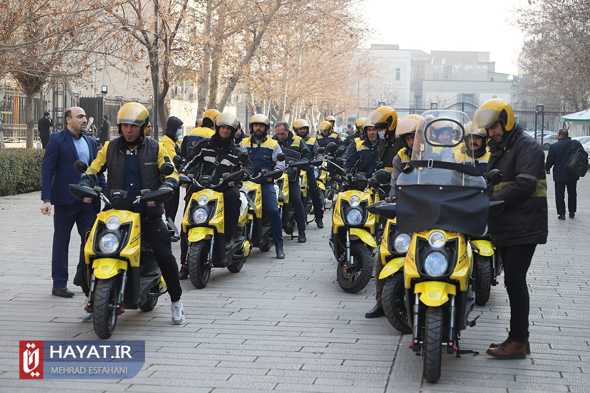 گزارش تصویری/ آیین رونمایی از موتور سیکلت های برقی موزعین شبکه پستی کشور
