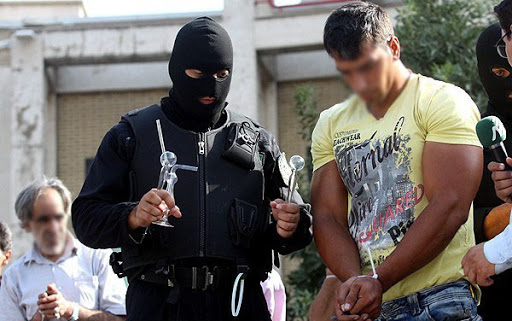 یورش پلیس به مخفیگاه اراذل و‌ اوباش/ 124 نفر از اراذل سطح دار در طرح اقتدار دستگیر شدند