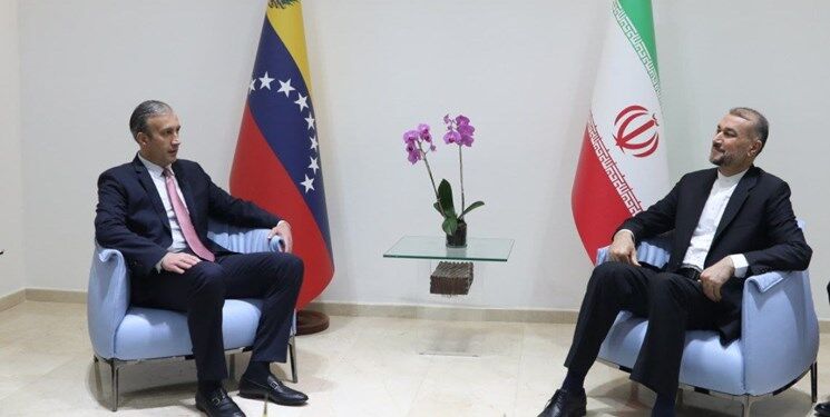 دیدار وزیر خارجه ایران و وزیر نفت ونزوئلا / دو طرف بر اجرای تفاهمات در حوزه انرژی تاکید کردند