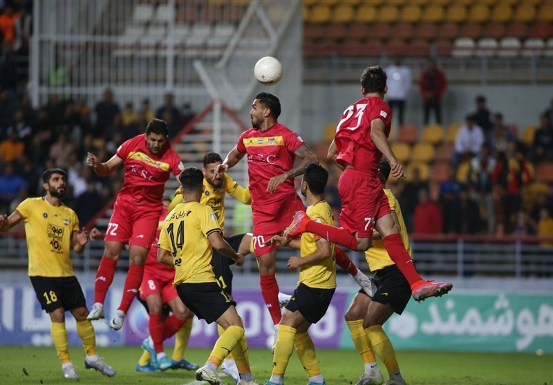 سپاهان برد و صدرنشین ماند