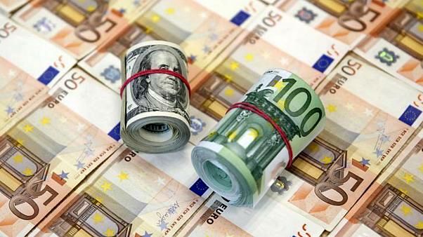 نرخ دلار در صرافی بانکی ثابت و یورو باز هم کاهشی شد