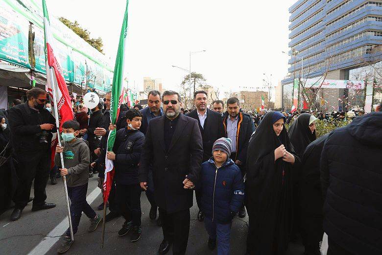 حضور وزیر فرهنگ در راهپیمایی 22 بهمن