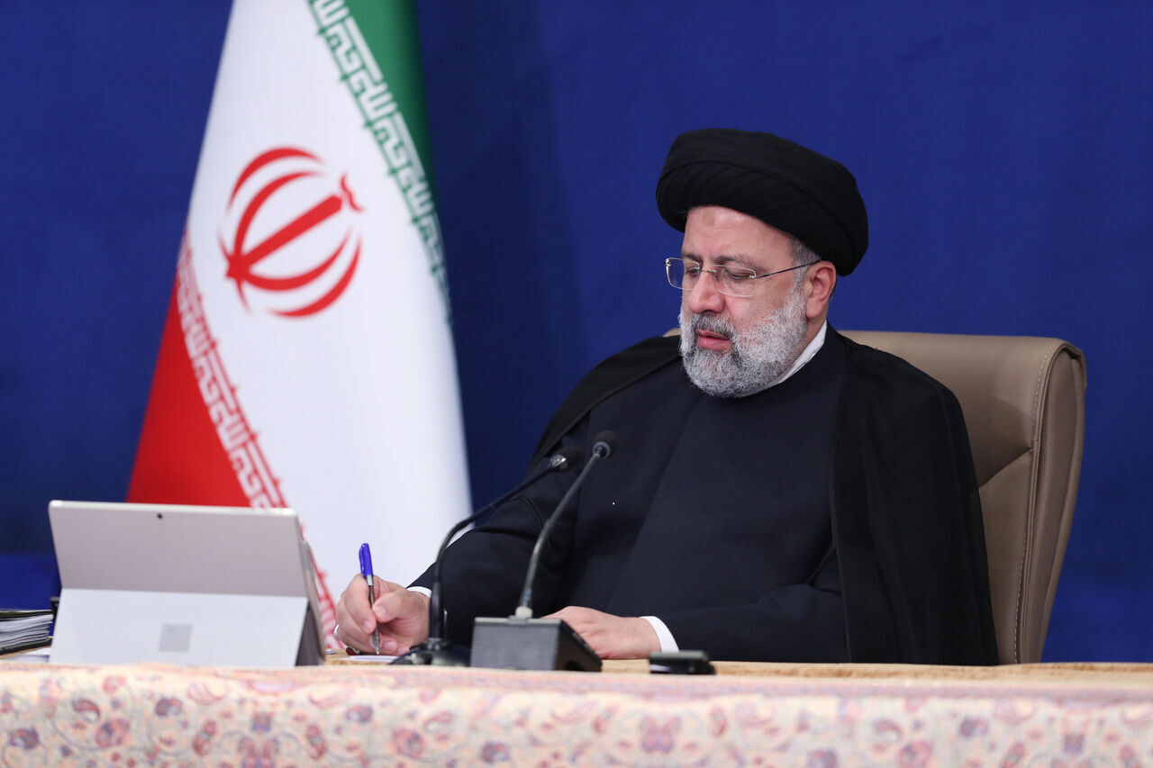 پیام تسلیت آیت‌الله رئیسی برای درگذشت مادر شهیدان غریبی