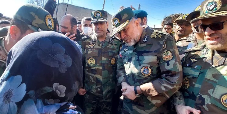 بازدید فرمانده نیروی زمینی ارتش از زلزله زده خوی

