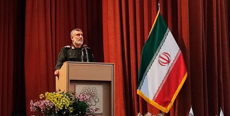 سردار حاجی‌زاده: امروز کشورهای بزرگ محتاج ایران هستند/ حل مشکلات اقتصادی از مباحث نظامی راحت‌تر است