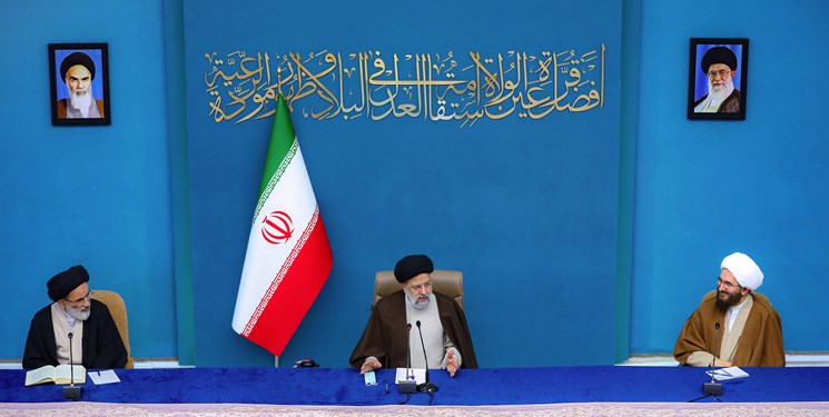 رئیسی: دولت وظیفه خود می‌داند تلاطم‌ها را کنترل و آرامش و ثبات را بر بازار حاکم کند
