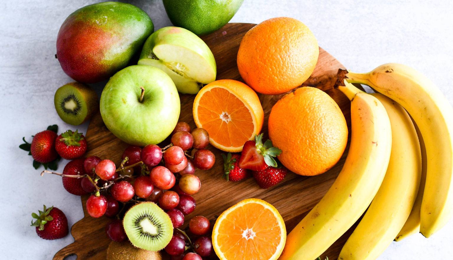 کدام میوه ها را باید رسیده بخورید و چرا؟