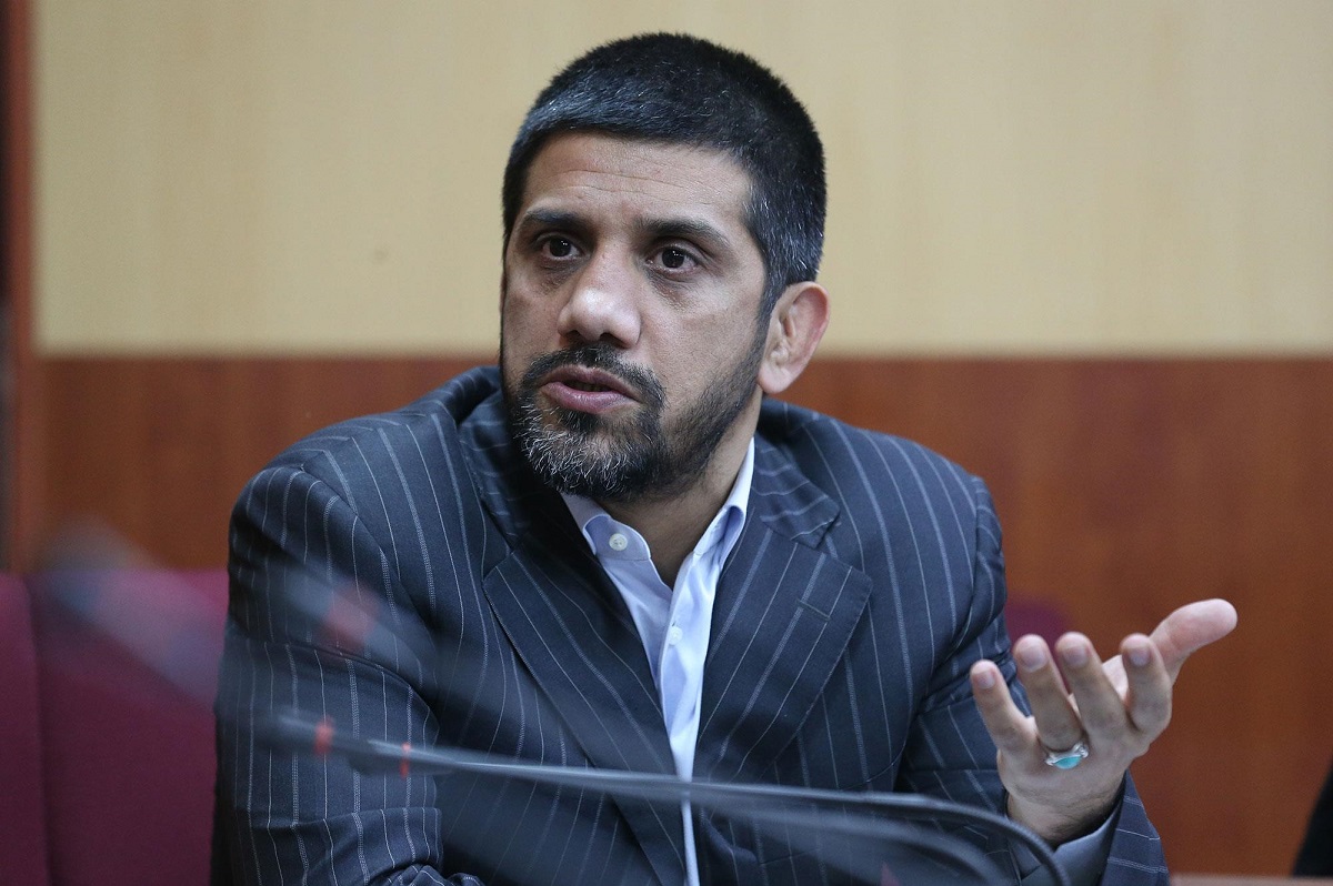 دبیر: به عملکرد فدراسیون از 20 نمره 11 می‌دهم/ یک میلیارد به کشتی می‌دهند و منت می‌گذارند/ تصمیمی برای شرکت دوباره در انتخابات کشتی ندارم/