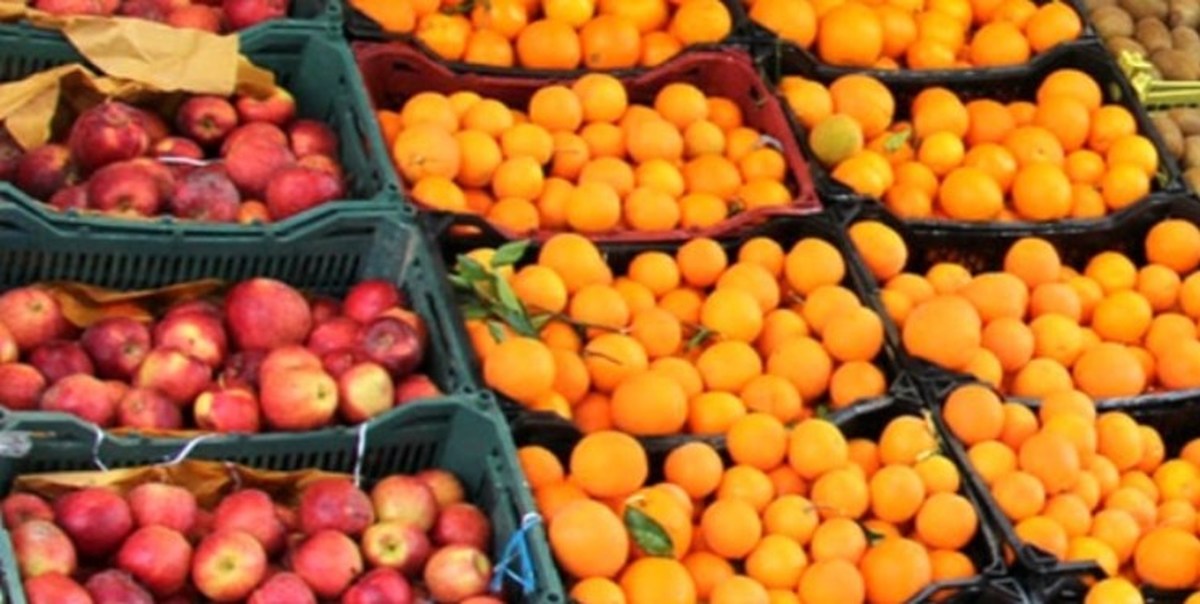 بازار میوه و صیفی در آرامش به سر می‌برد