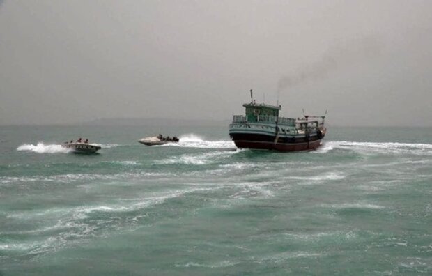 شناور حامل 160 هزار لیتر سوخت قاچاق در خلیج فارس توقیف شد