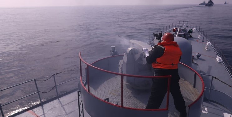 رزمایش مرکب کمربند امنیت؛ تیراندازی ناوهای ایران، چین و روسیه به سمت اهداف دریایی
