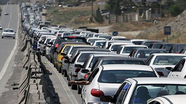 ترافیک در محور هراز و آزادراه قزوین - رشت سنگین است