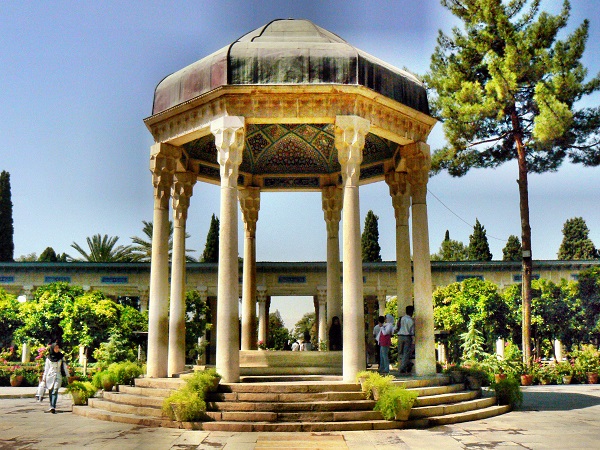 بازدید بیش از 185هزار گردشگر از آرامگاه حافظ شیرازی در ایام نوروز
