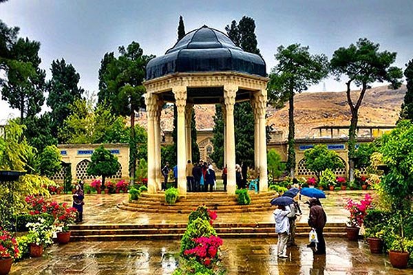 بازدید بیش از 185هزار گردشگر از آرامگاه حافظ شیرازی در ایام نوروز
