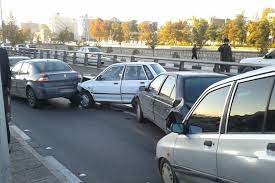 تصادف زنجیره‌ای چهار وسیله نقلیه در آزادراه تهران پردیس