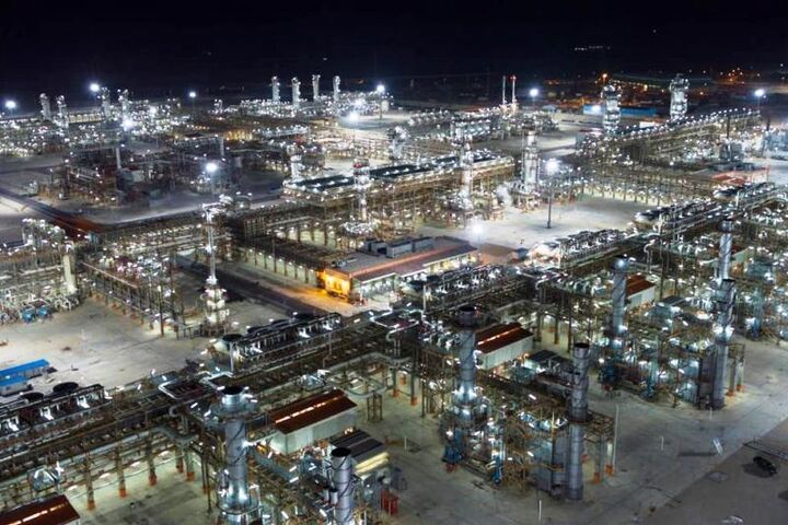 افزایش تولید 10 میلیون لیتر بنزین در امسال/ تولید پاک ترین بنزین دنیا در خلیج فارس