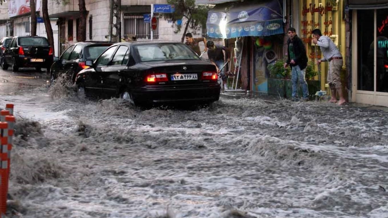رگبار باران و کاهش دما در تهران/خطر سیلابی شدن مسیل‌ها