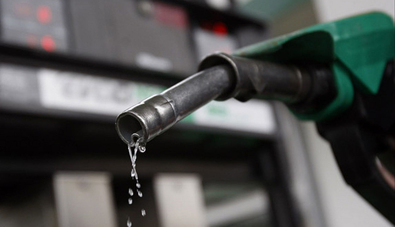 رد شایعات افزایش قیمت بنزین/ شوک درمانی نمی‌کنیم