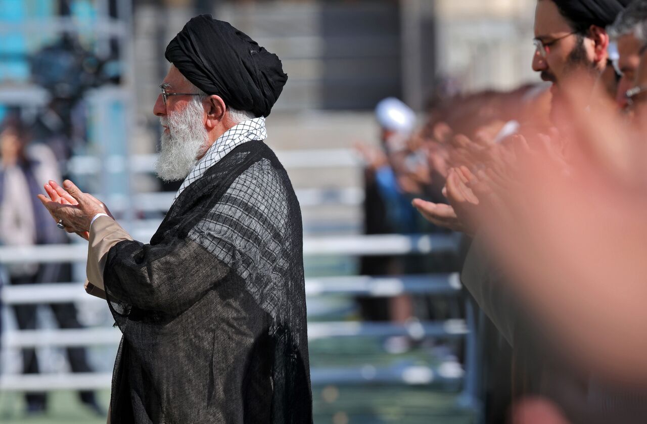 نماز عید فطر در تهران به امامت رهبر معظم انقلاب اقامه شد