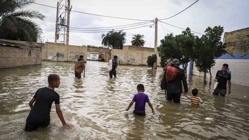  اموزش دانش اموزان شاهد و ایثارگر در مراکز اسکان