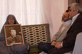 دیدار مهندس زریبافان با خانواده شهید خلبان ضیاء الدین ذاکر