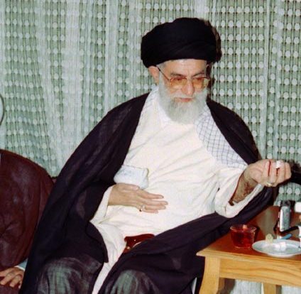 امام خامنه ای، کریسمس در خانه شهید ارمنی