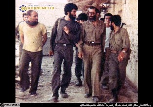 به مناسبت سالروز شهادت فرمانده سپاه خرمشهر؛
تصاویری از رهبر معظم انقلاب در کنار شهید جهانآرا در جبهههای جنگ به مناسبت سالروز شهادت فرمانده سپاه خرمشهر؛
تصاویری از رهبر معظم انقلاب در کنار شهید جهانآرا در جبهههای جنگ