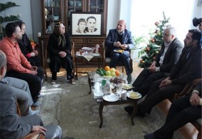 مدیرکل بنیاد تهران بزرگ با خانواده شهیدان «موسیسیان» و اسقف ارامنه تهران دیدار کرد